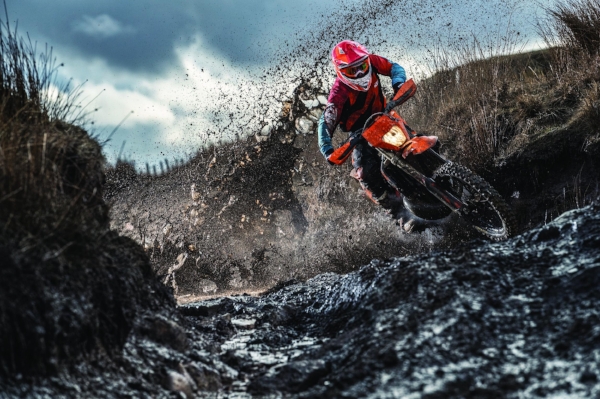 Action_KTM 300 EXC TPI MY2019_02.jpg