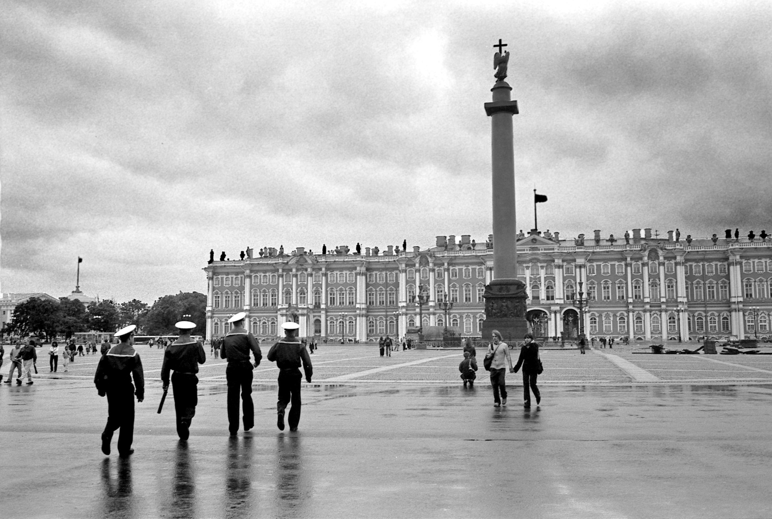 Russia.Palice_square_St.Petersberg.JPG