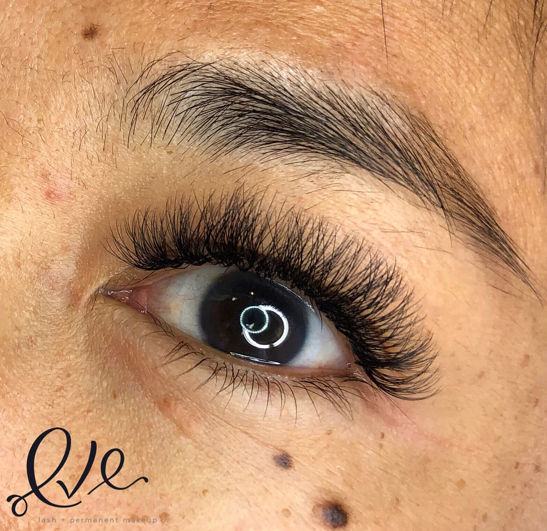 Light Volume Lashes by Eve Beauty