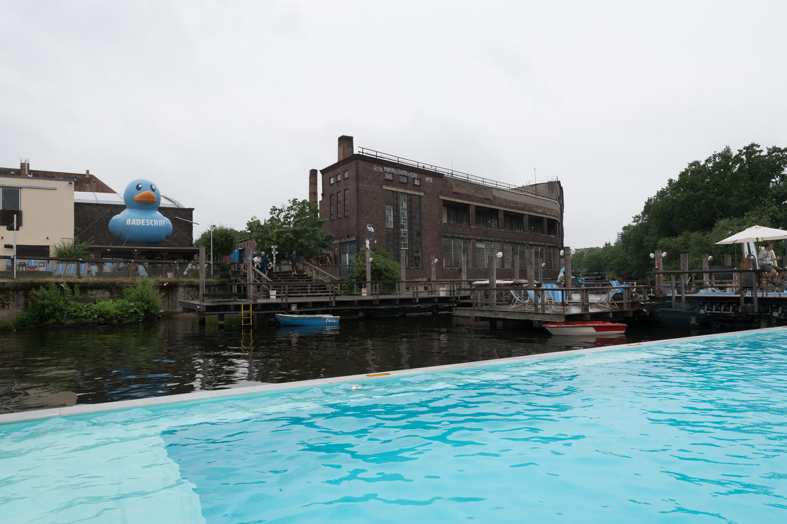  The surrounding of the Badeschiff, seen from the pool. 