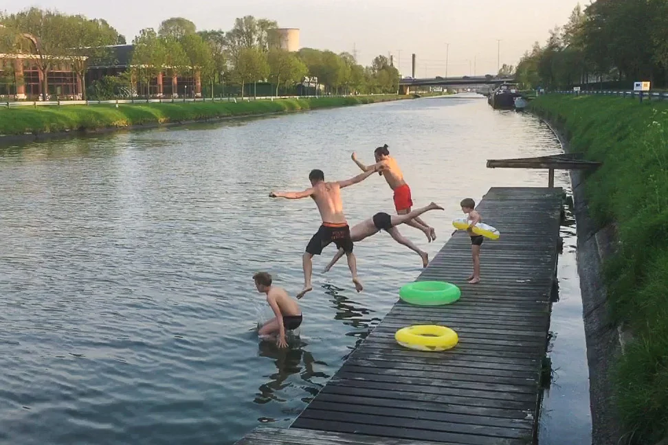Season opening: the first SWIM in the canal in Anderlecht