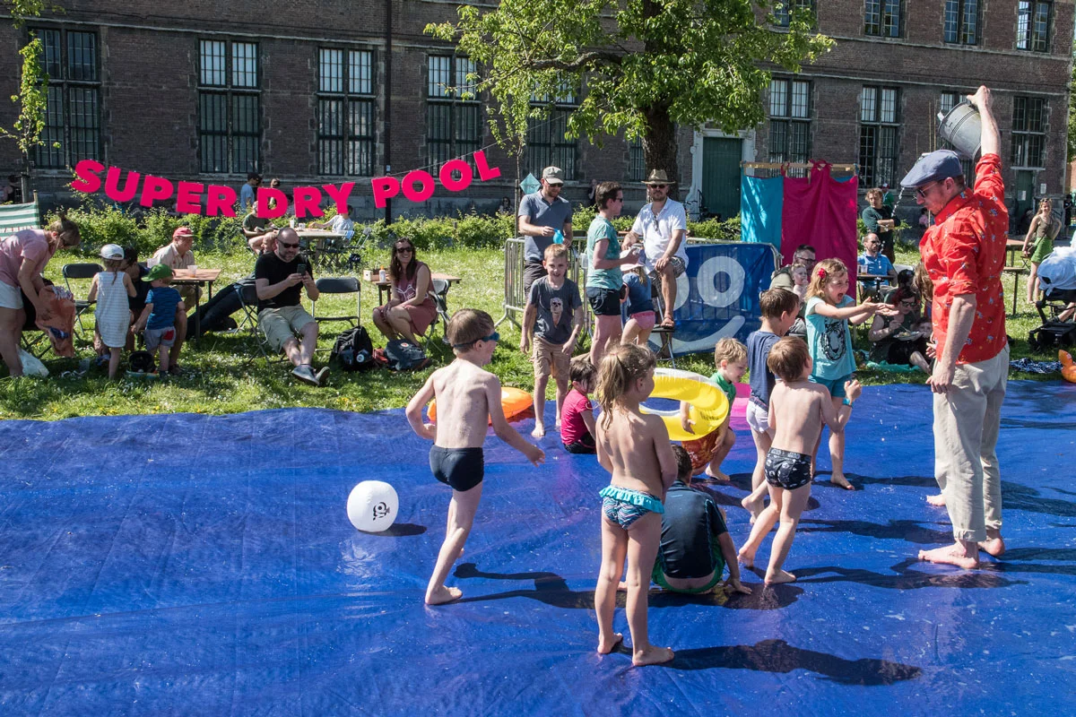 CAR FREE SUPER DRY POOL