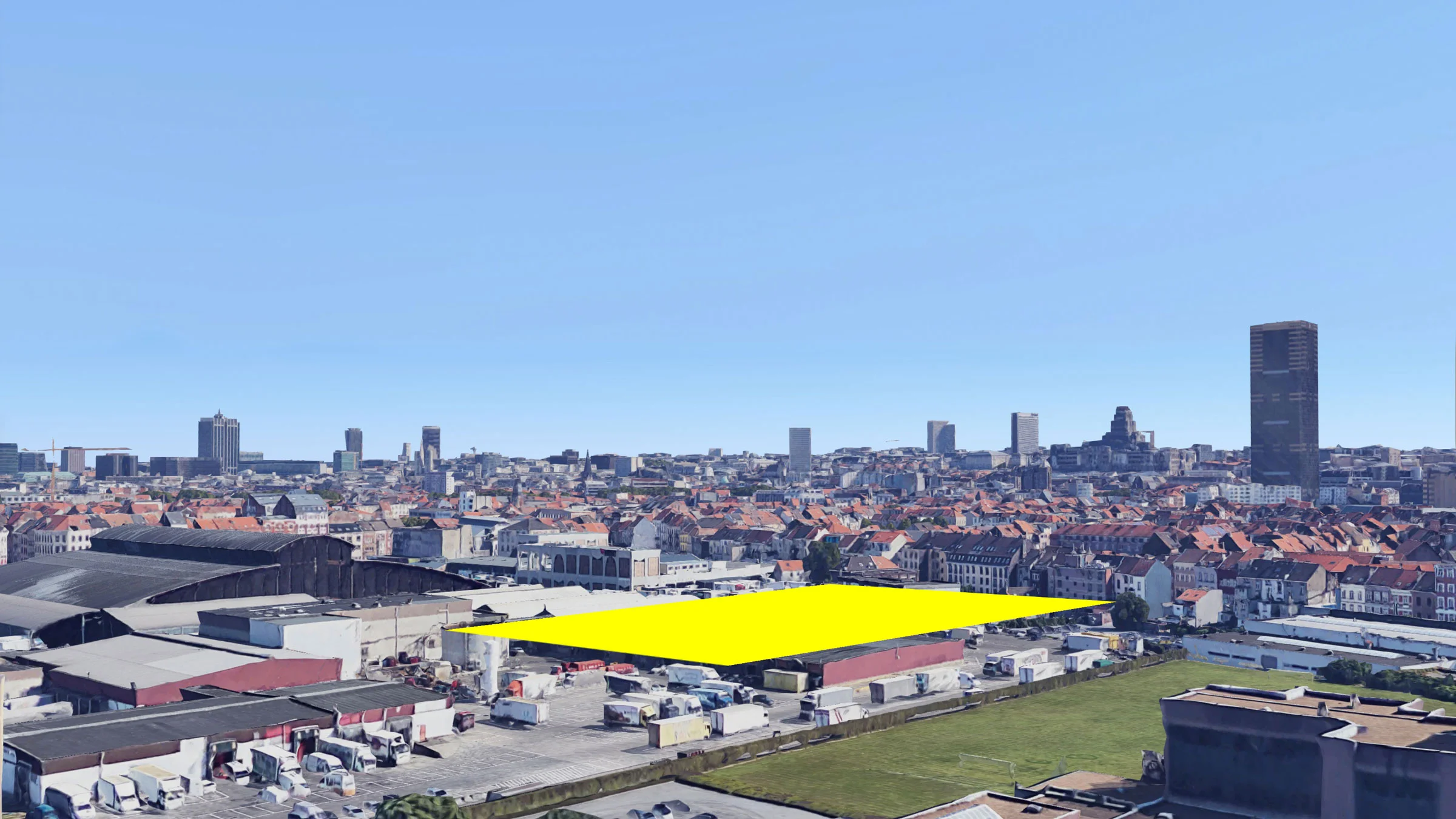 The site of the project with the skyline of Brussels. / Le site du projet avec le skyline de Bruxelles. / De site van het project met de skyline van Brussel.
