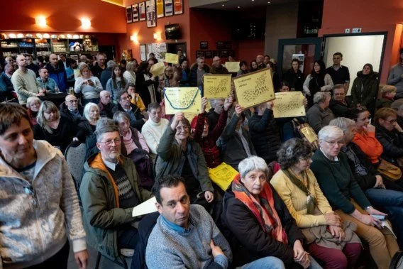“Neighbourhood protest against swimming pond in Neerpede: They just don't want the scum from Brussels here”