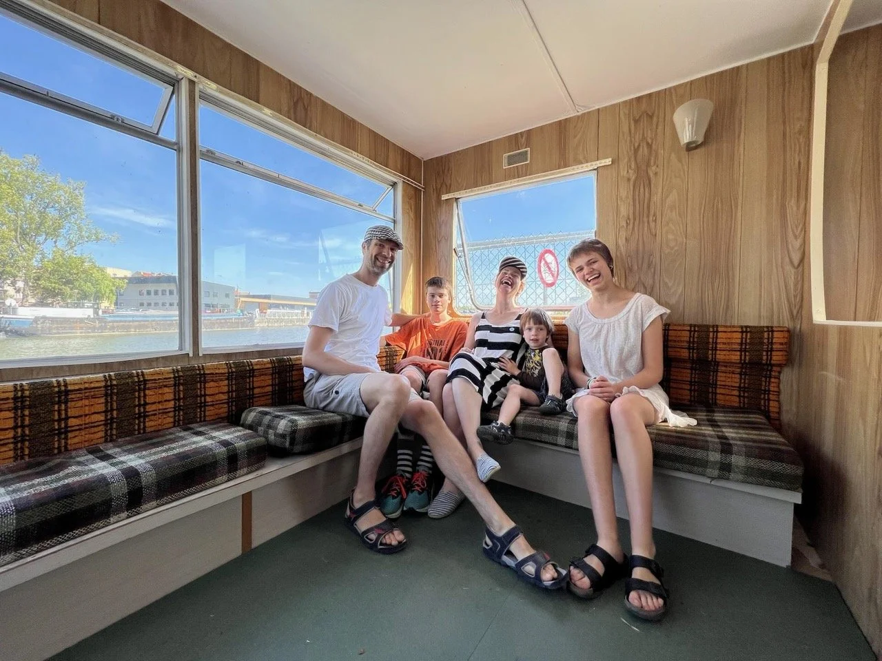 Groß (FLOW-2022_selection_c-POOL-IS-COOL - 228 von 320).jpeg