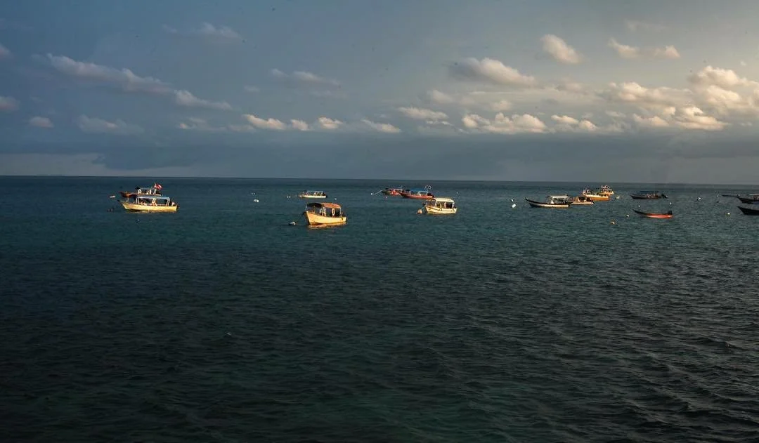 Golder hour strikes again
________________________________
#goldenhour #sunset #boats #malaysia #sustainability #marinelife #blueplanet #greenplanet #skyoceanruscue #travelphotography #landscapephotography #travelforwork