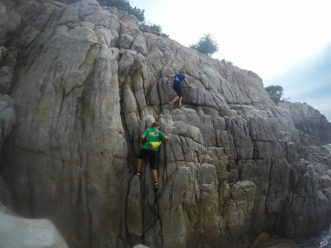 Hands down one of the best days I've ever had! 8 hours of coasteering from the east to west coast of the Pulau Perhentian Kecil, Malaysia
___________________________________
#adventure #blueplanet #coasteering #climbing #thisgirlcan #adrenaline #ocea
