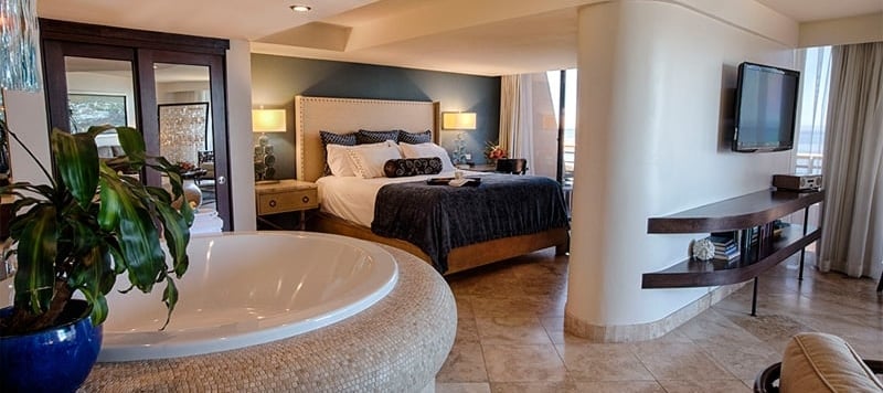 12.Sunset-Suite-Bed-and-Bath.jpg