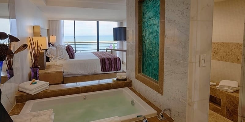 9B-Pier-View-Bed-and-Bath.jpg