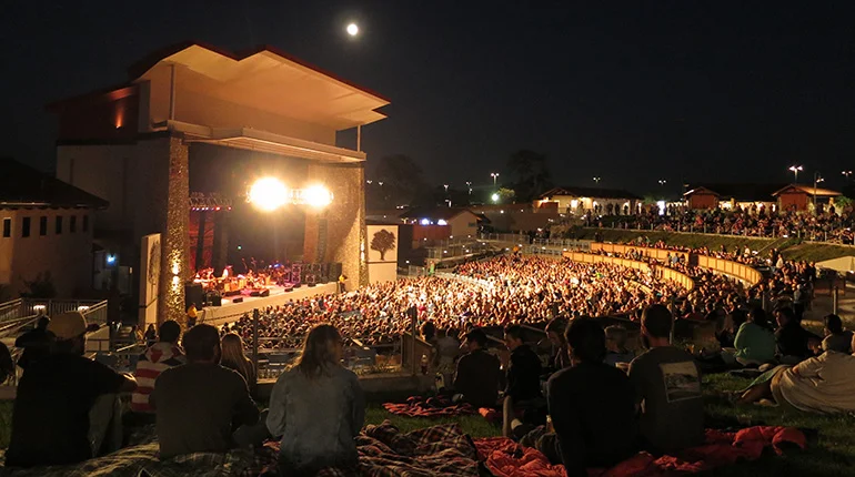 http://www.nederlanderconcerts.com/assets/img/Vina-Robles.jpg