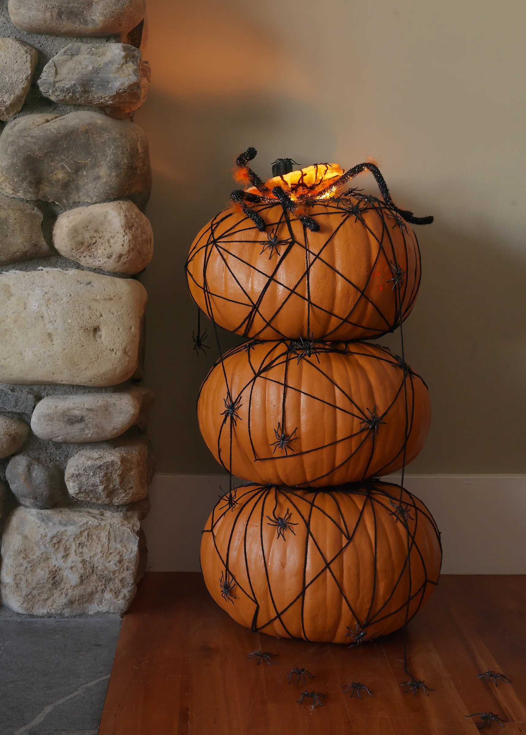 Seriously creepy spider topiary -- so fun to make! See all the topiaries I made for DIY NEWORK here. http://www.diynetwork.com/how-to/make-and-decorate/decorating/halloween-pumpkin-topiary-with-spiders