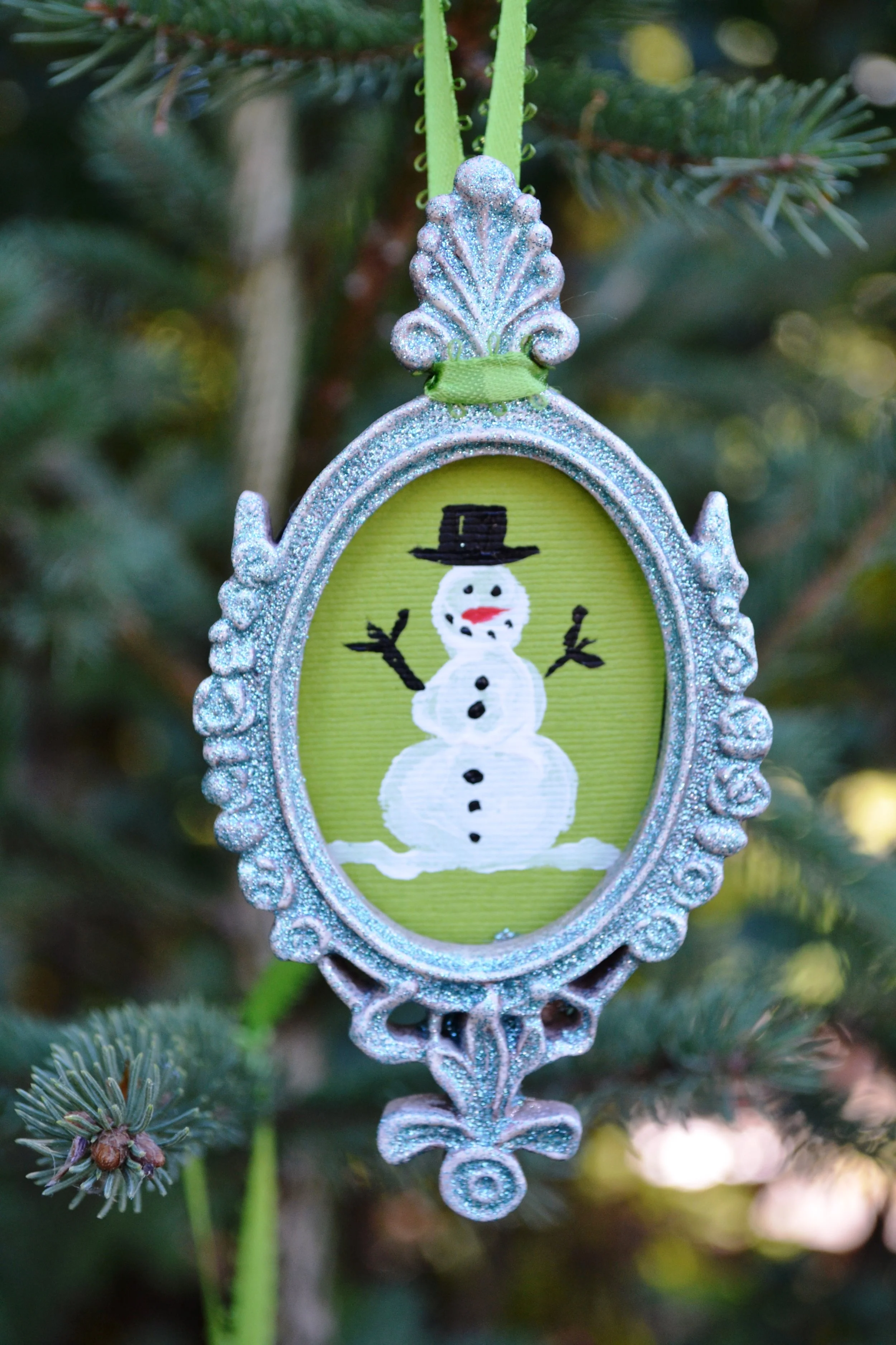 Have some HOLIDAY DIY FUN. :) Simple picture frame and paint your own picture.