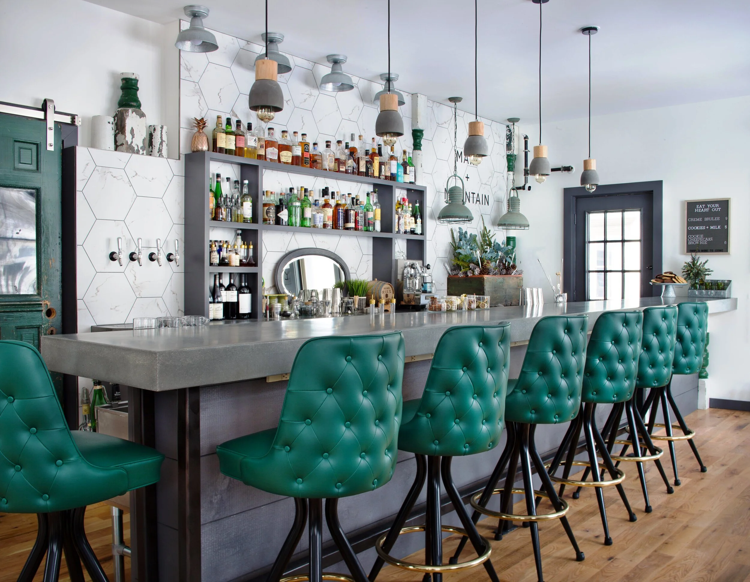 Main and Mountain Bar + Motel