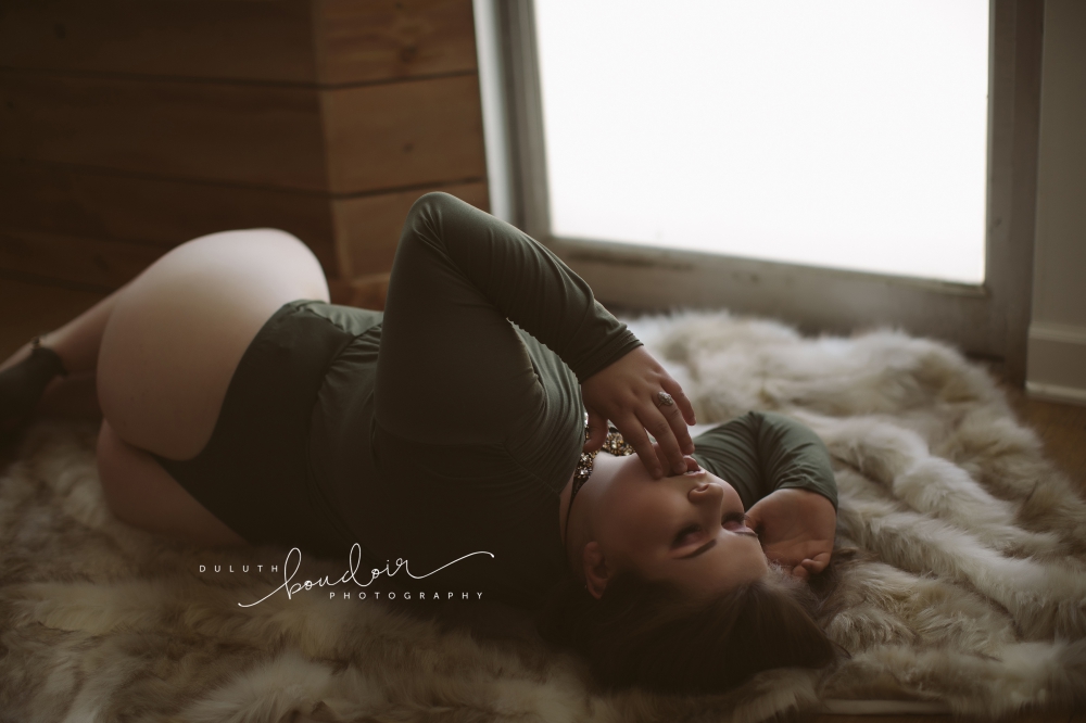 Duluth Boudoir Photography by Mad Chicken Studio || Boudoir Photography || Duluth Boudoir #duluthboudoirphotography #duluthboudoir #madchickenstudio #madchickenstudioboudoir