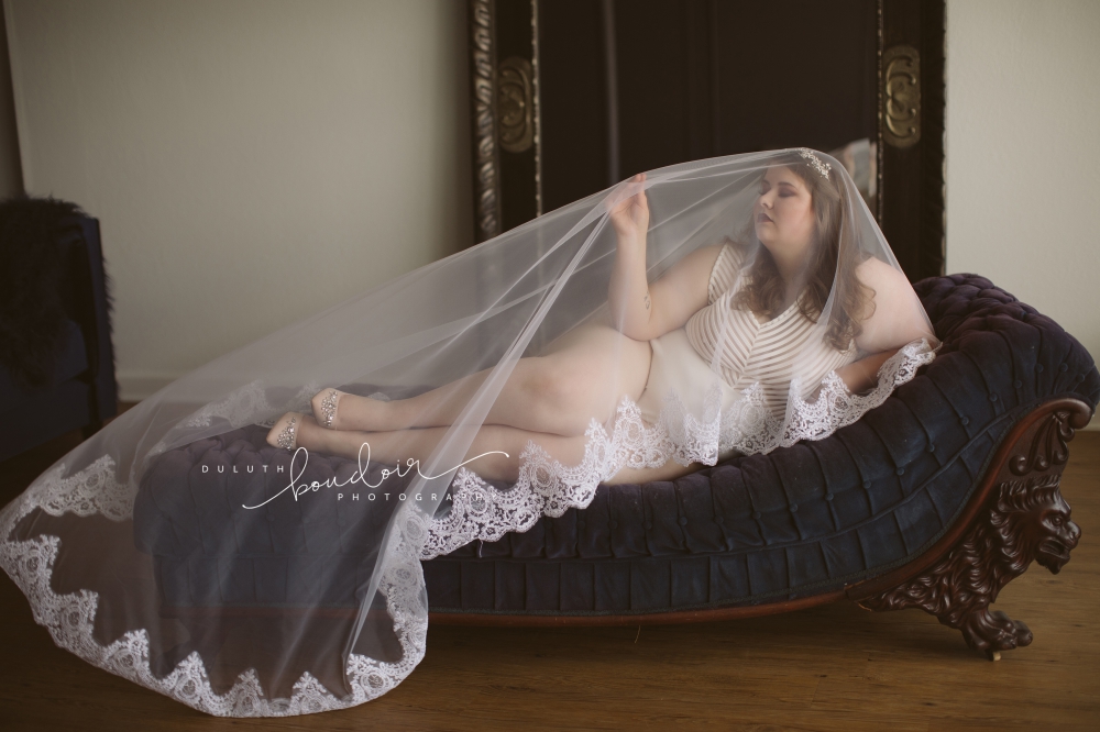 Duluth Boudoir Photography by Mad Chicken Studio || Boudoir Photography || Duluth Boudoir #duluthboudoirphotography #duluthboudoir #madchickenstudio #madchickenstudioboudoir
