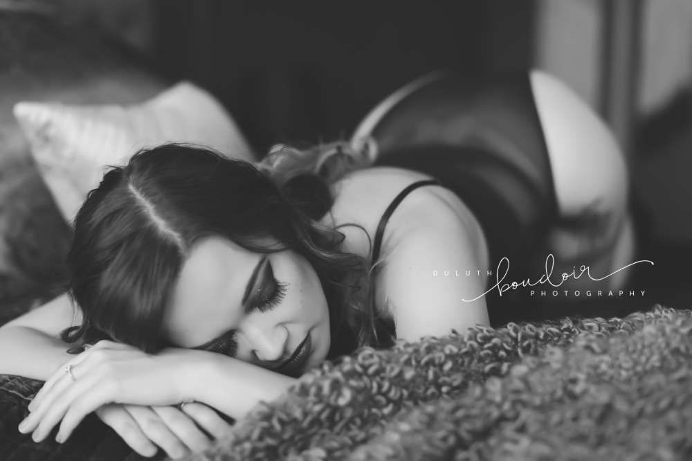 Duluth Boudoir Photography by Mad Chicken Studio || Boudoir Photography || Duluth Boudoir #duluthboudoirphotography #duluthboudoir #madchickenstudio #madchickenstudioboudoir