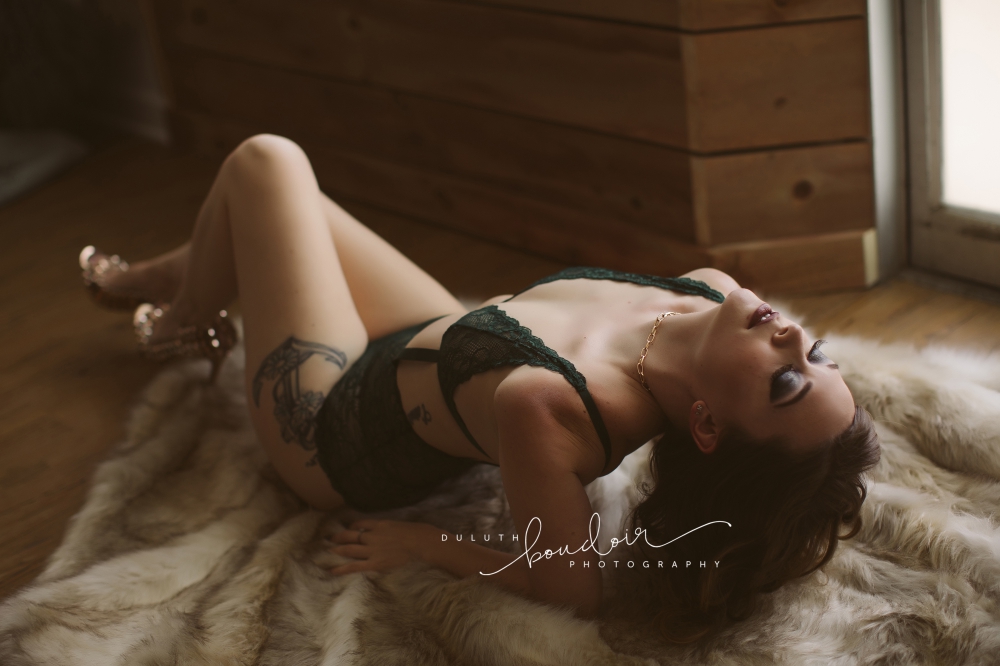 Duluth Boudoir Photography by Mad Chicken Studio || Boudoir Photography || Duluth Boudoir #duluthboudoirphotography #duluthboudoir #madchickenstudio #madchickenstudioboudoir
