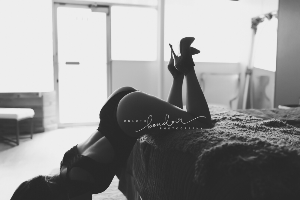Duluth Boudoir Photography by Mad Chicken Studio || Boudoir Photography || Duluth Boudoir #duluthboudoirphotography #duluthboudoir #madchickenstudio #madchickenstudioboudoir