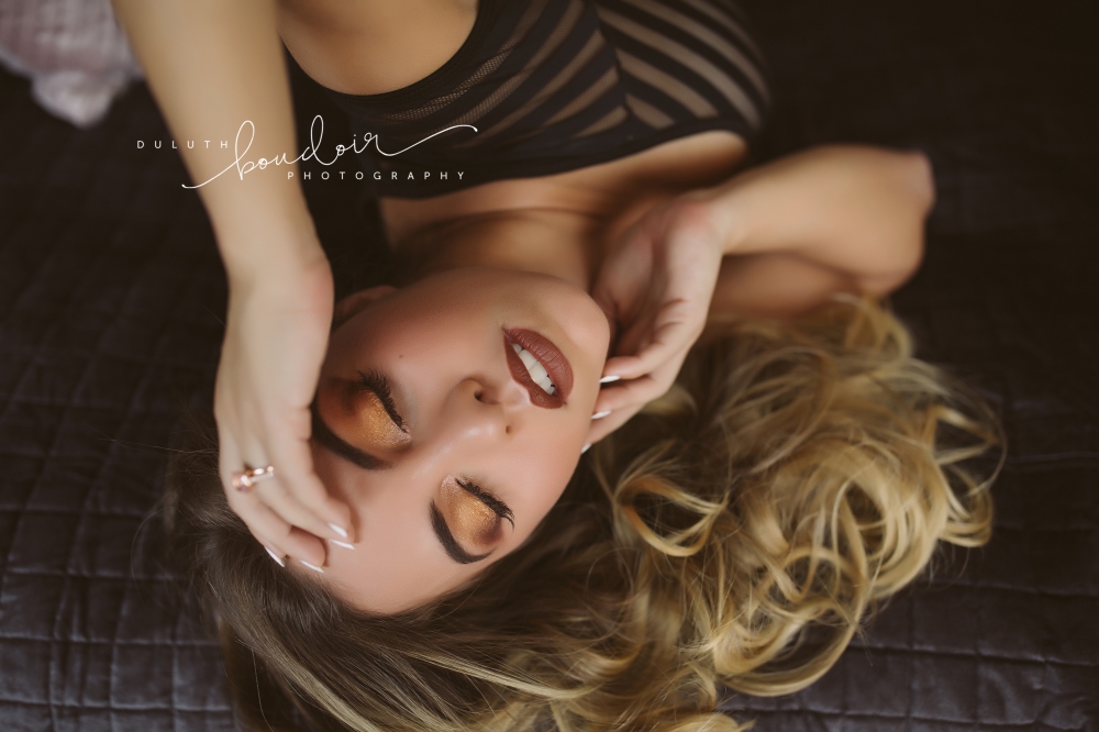 Duluth Boudoir Photography by Mad Chicken Studio || Boudoir Photography || Duluth Boudoir #duluthboudoirphotography #duluthboudoir #madchickenstudio #madchickenstudioboudoir