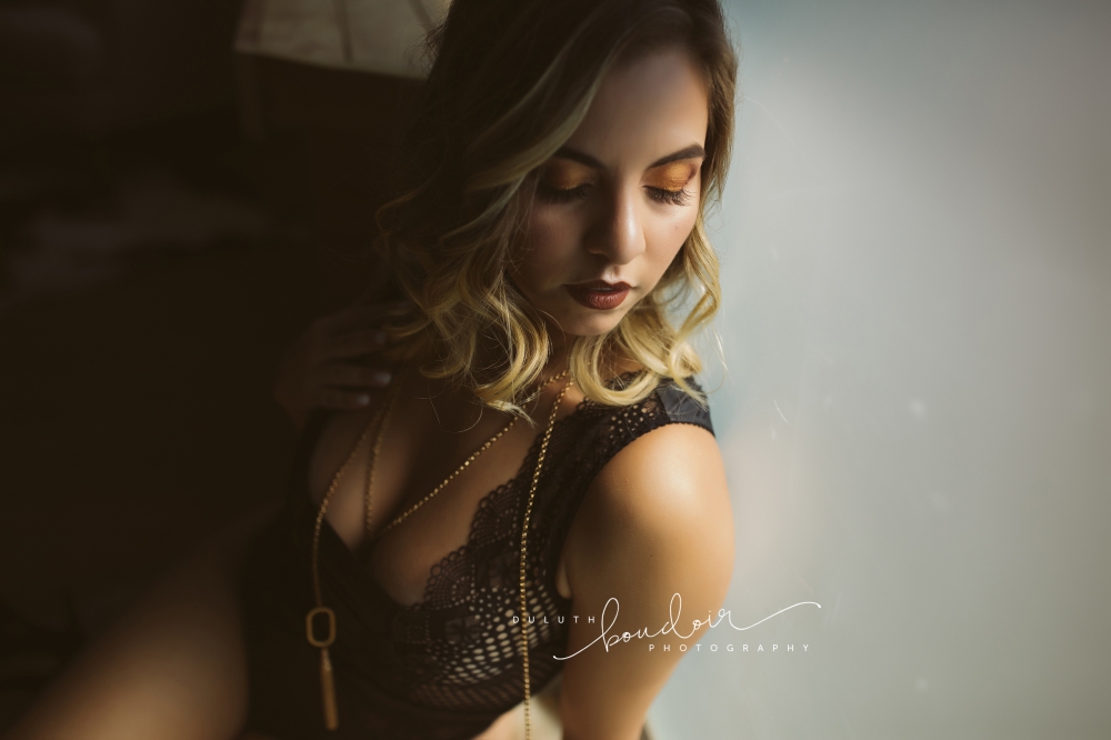 Duluth Boudoir Photography by Mad Chicken Studio || Boudoir Photography || Duluth Boudoir #duluthboudoirphotography #duluthboudoir #madchickenstudio #madchickenstudioboudoir