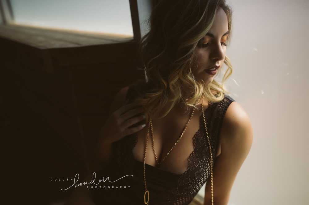 Duluth Boudoir Photography by Mad Chicken Studio || Boudoir Photography || Duluth Boudoir #duluthboudoirphotography #duluthboudoir #madchickenstudio #madchickenstudioboudoir