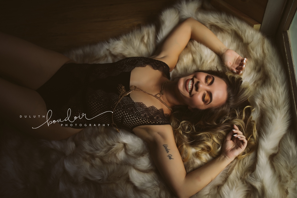 Duluth Boudoir Photography by Mad Chicken Studio || Boudoir Photography || Duluth Boudoir #duluthboudoirphotography #duluthboudoir #madchickenstudio #madchickenstudioboudoir