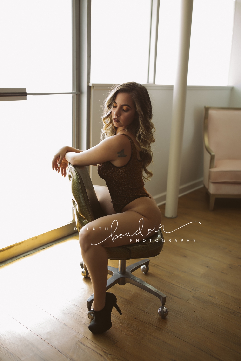 Duluth Boudoir Photography by Mad Chicken Studio || Boudoir Photography || Duluth Boudoir #duluthboudoirphotography #duluthboudoir #madchickenstudio #madchickenstudioboudoir