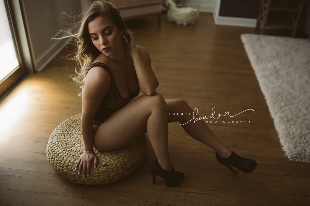 Duluth Boudoir Photography by Mad Chicken Studio || Boudoir Photography || Duluth Boudoir #duluthboudoirphotography #duluthboudoir #madchickenstudio #madchickenstudioboudoir