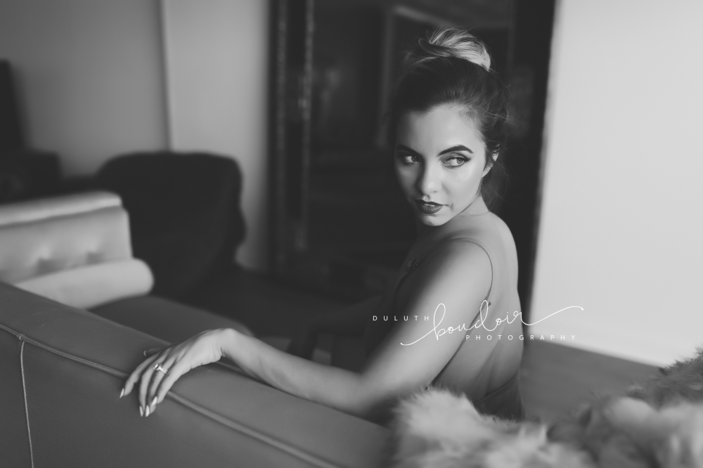 Duluth Boudoir Photography by Mad Chicken Studio || Boudoir Photography || Duluth Boudoir #duluthboudoirphotography #duluthboudoir #madchickenstudio #madchickenstudioboudoir