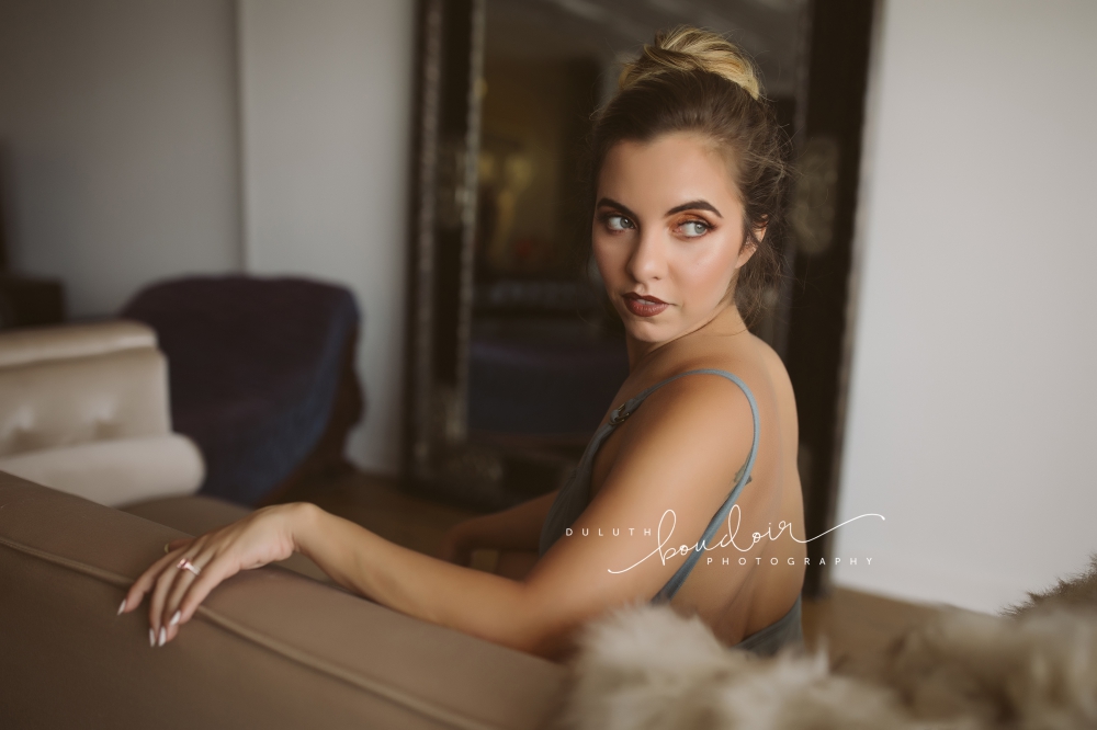 Duluth Boudoir Photography by Mad Chicken Studio || Boudoir Photography || Duluth Boudoir #duluthboudoirphotography #duluthboudoir #madchickenstudio #madchickenstudioboudoir