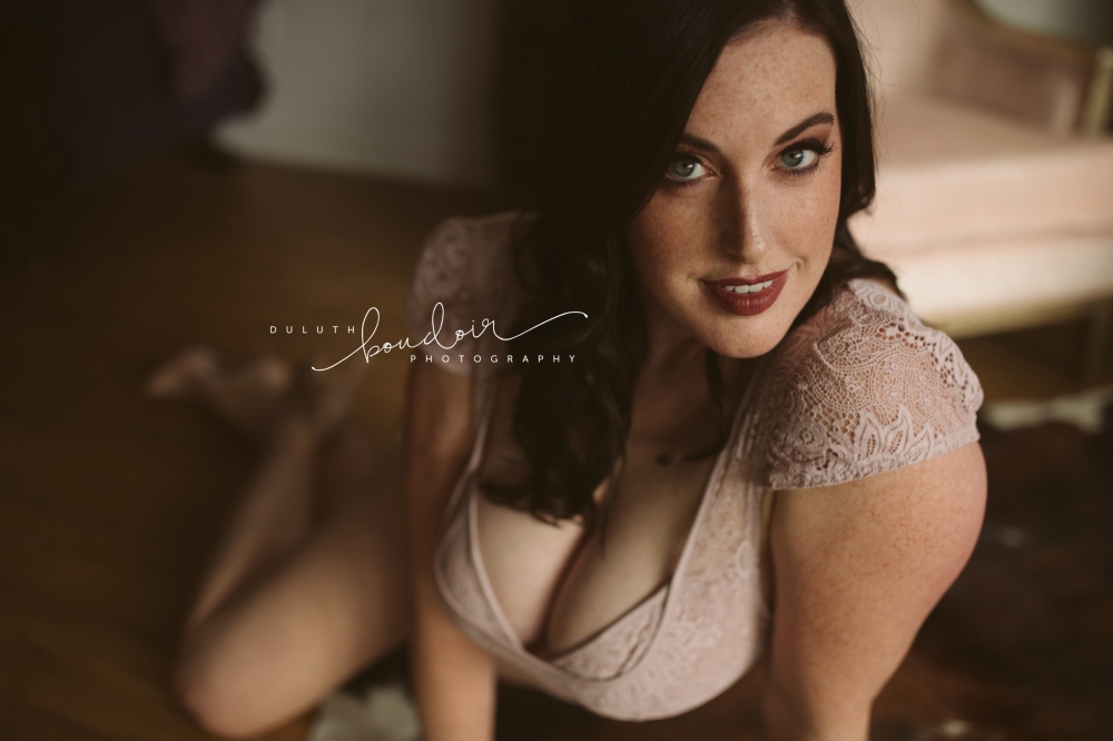 Session at Duluth Boudoir Photography by Mad Chicken Studio #duluthboudoirphotography #madchickenstudio #madchickenstudioboudoir #duluthboudoir