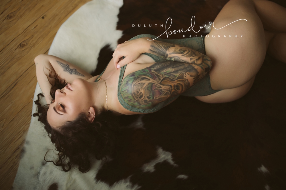 Session at Duluth Boudoir Photography by Mad Chicken Studio #duluthboudoirphotography #madchickenstudio #madchickenstudioboudoir #duluthboudoir