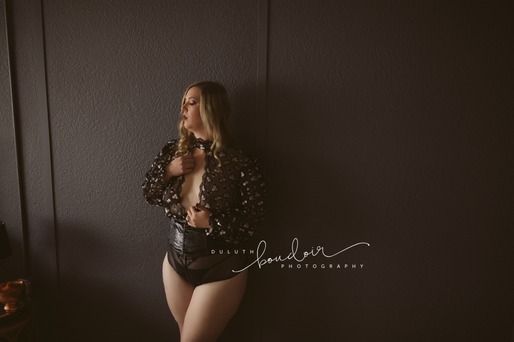 Session at Duluth Boudoir Photography by Mad Chicken Studio #duluthboudoirphotography #madchickenstudio #madchickenstudioboudoir #duluthboudoir