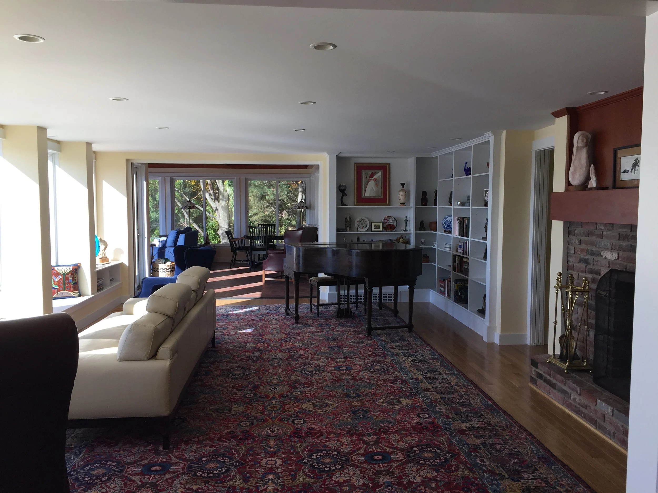  Renovated Living Room &amp; Sun Room Beyond 