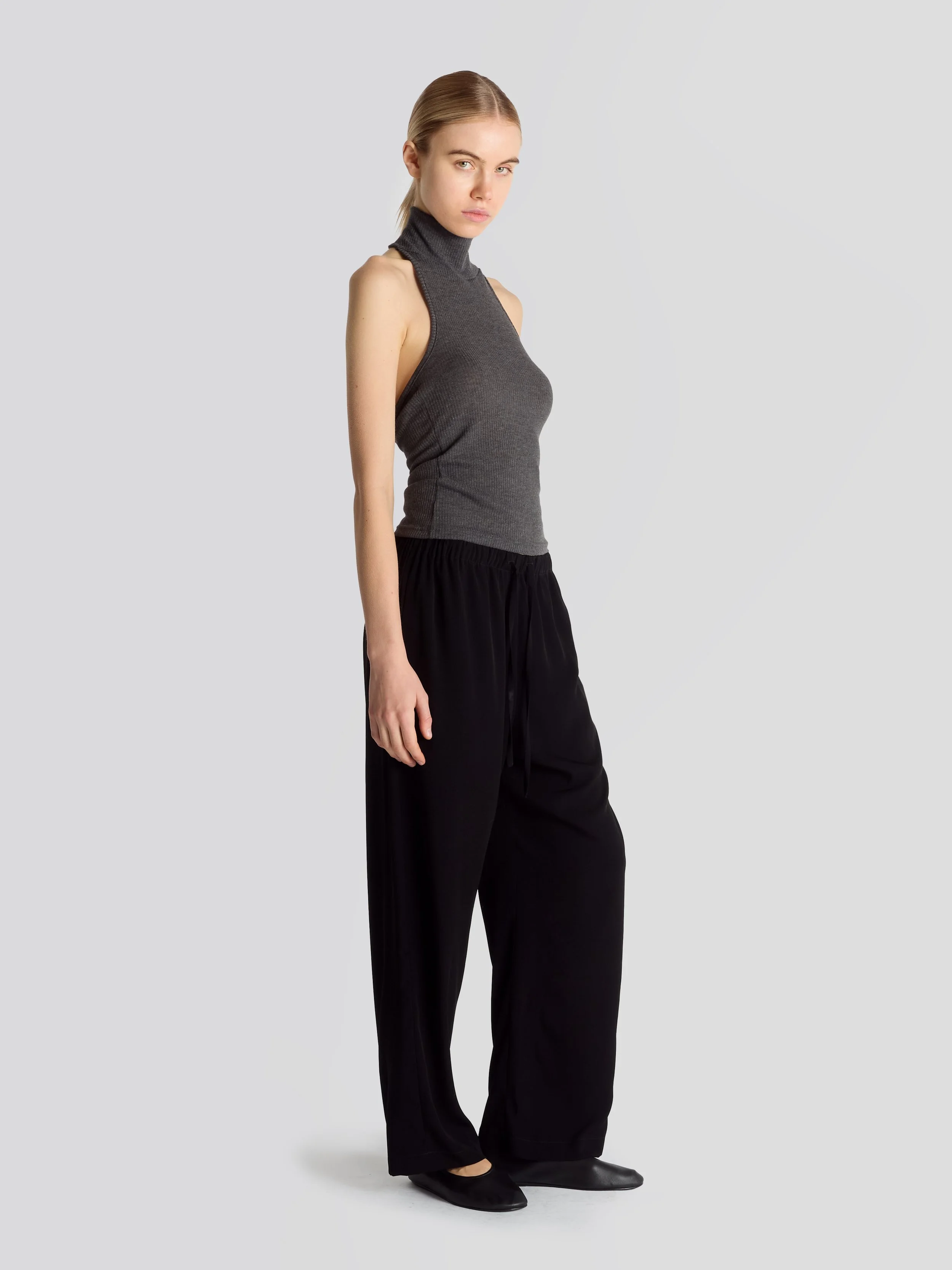 LooseFit_Trouser_Black_02.jpg