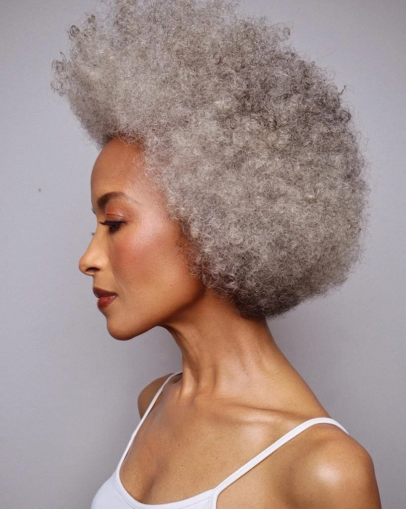Beautiful at Any Age Make Up - Hung Vanngo