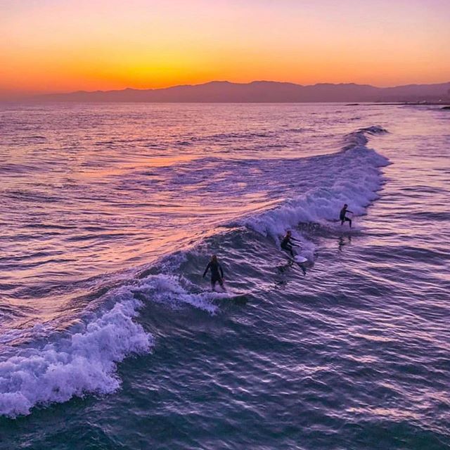 The sunset vibe.
.
.
.
#surfing #california #college #fraternity #sorority #tfm #tsm #greeklife #venicebeach #pier