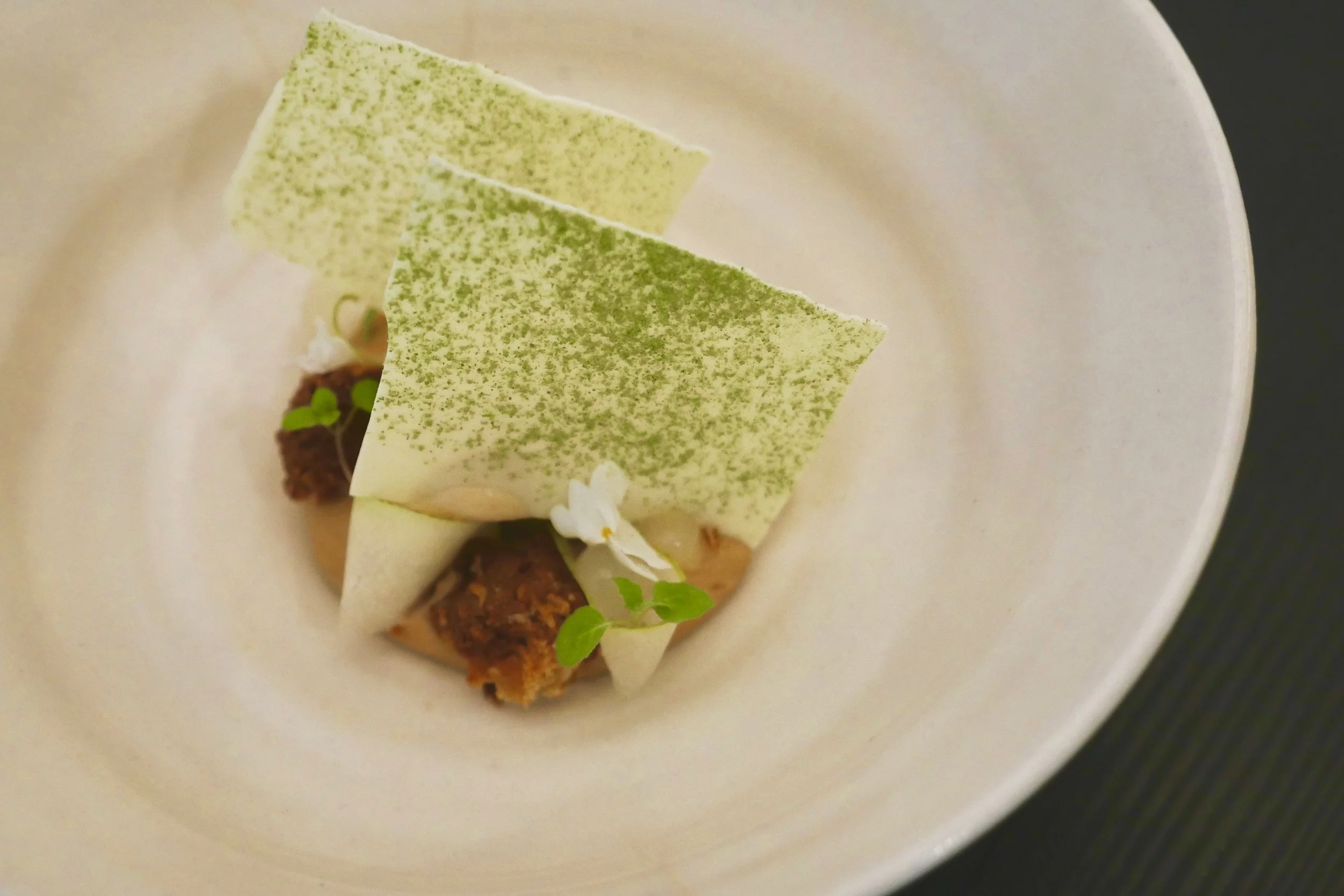 "GINGER PEAR", DULCE CREMEUX, YUZU GEL, GINGER STREUSAL, GINGER SORBET, MINT DUST, WHITE CHOCOLATE.