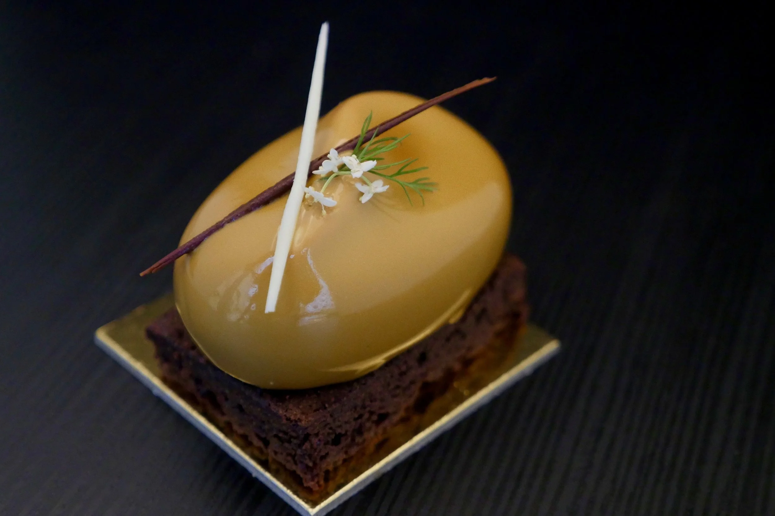 ELEGANT AND LUXURIOUS CAKES TO GO AT KOI.