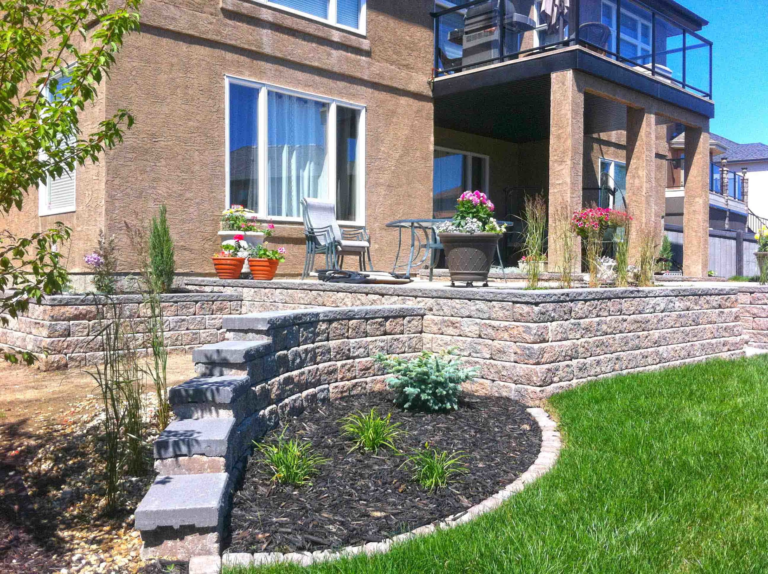 Retaining Wall With Plant Material (Copy)