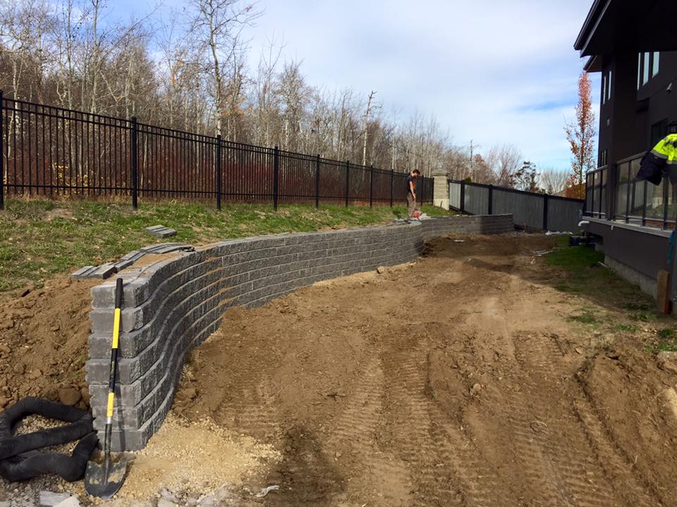 Large Backyard Retaining Wall (Copy)
