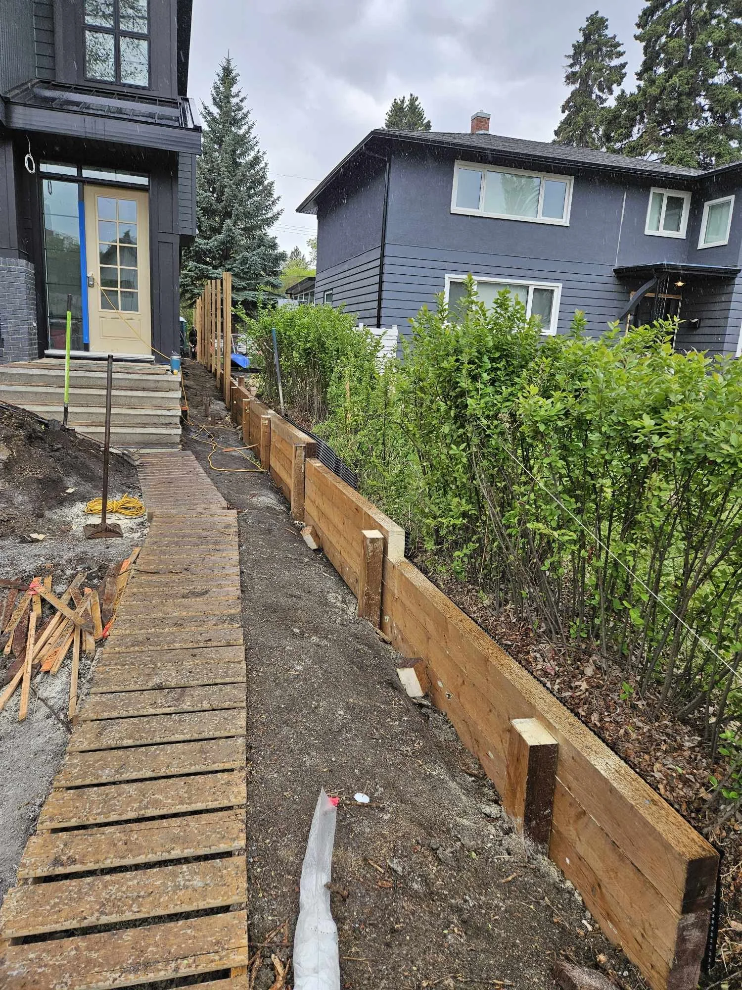 Custom City of Edmonton infill lot retaining wall requirements