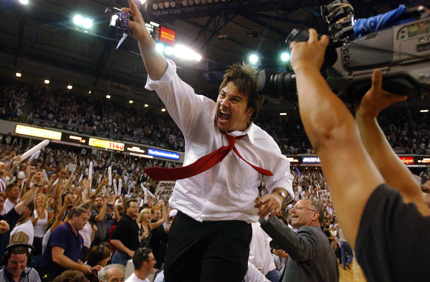  Kings owner Gavin Maloof stands on the scorers table after the Sacramento Kings beat the Los Angeles Lakers in game five of the NBA Western Conference Finals between the Sacramento Kings and the Los Angeles Lakers at Arco Arena. 