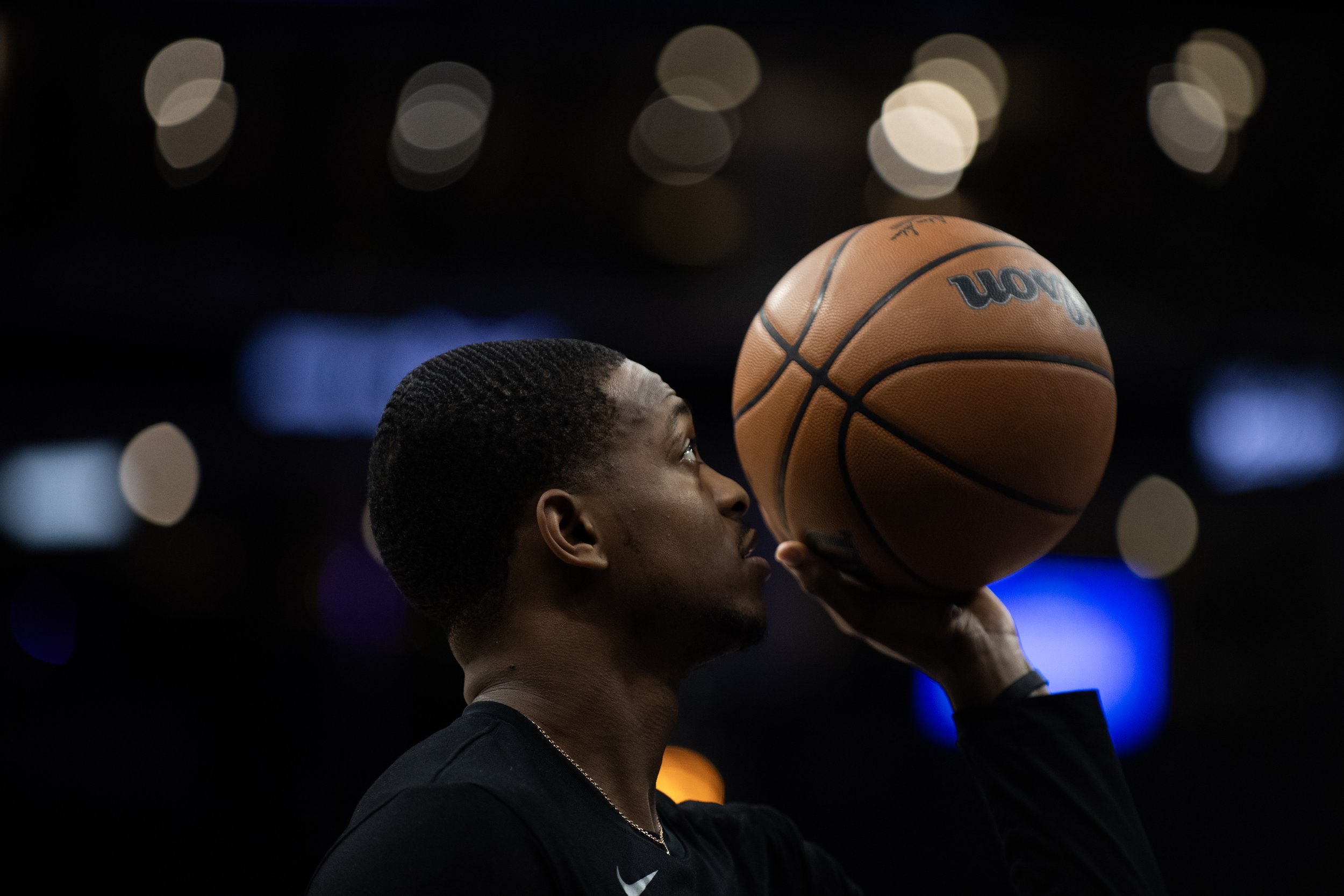  Sacramento Kings guard De'Aaron Fox shoots during the pregame warmups before an NBA basketball game 