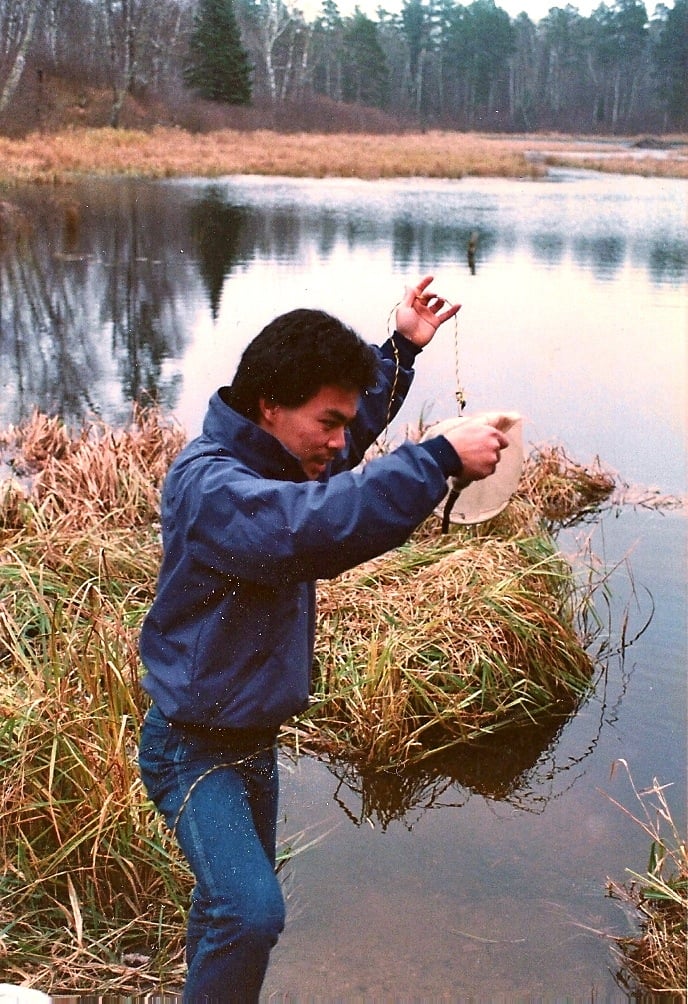 Huân Ngô collecting phytoplankton