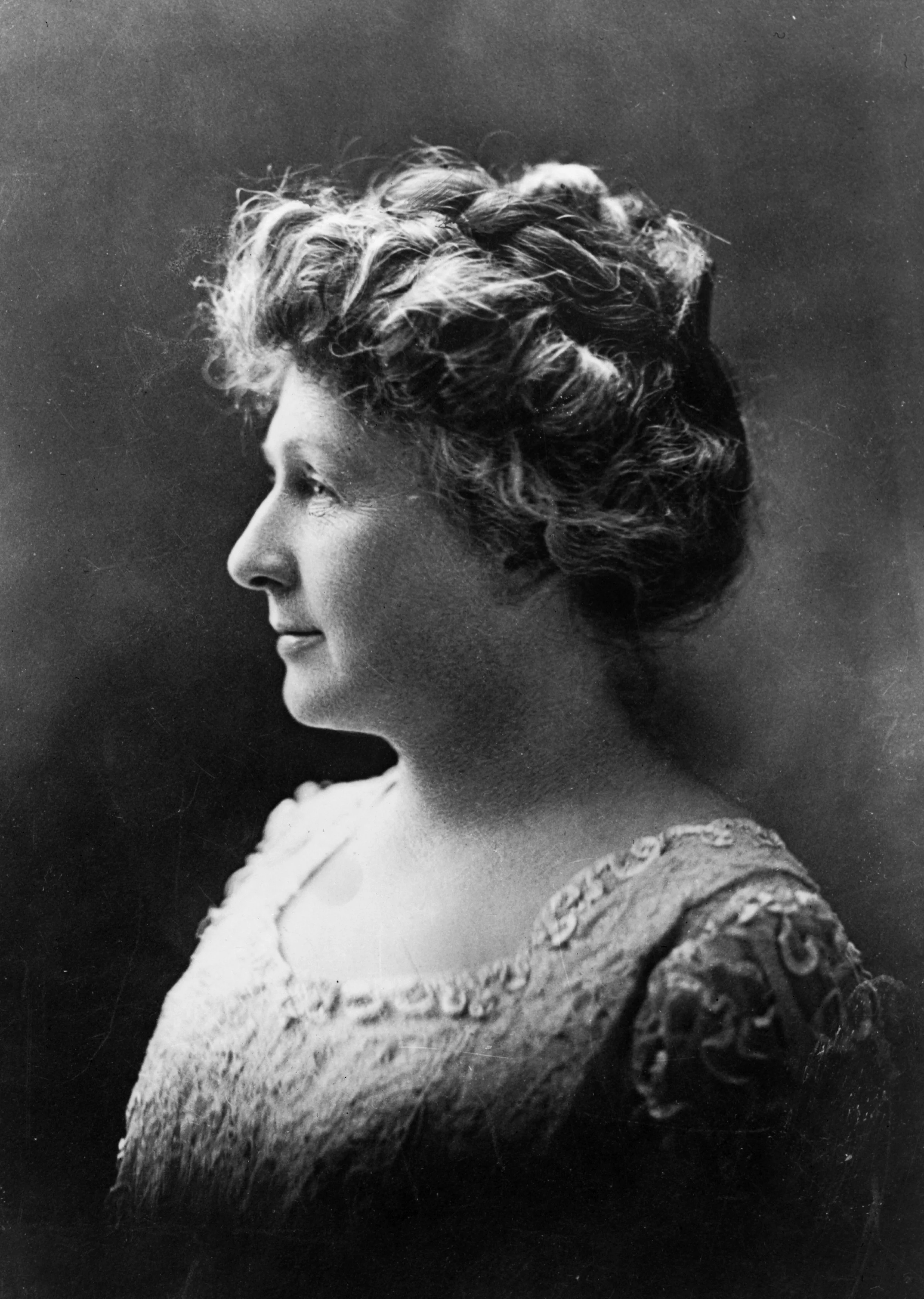 Annie_Jump_Cannon_1922_Portrait.jpg