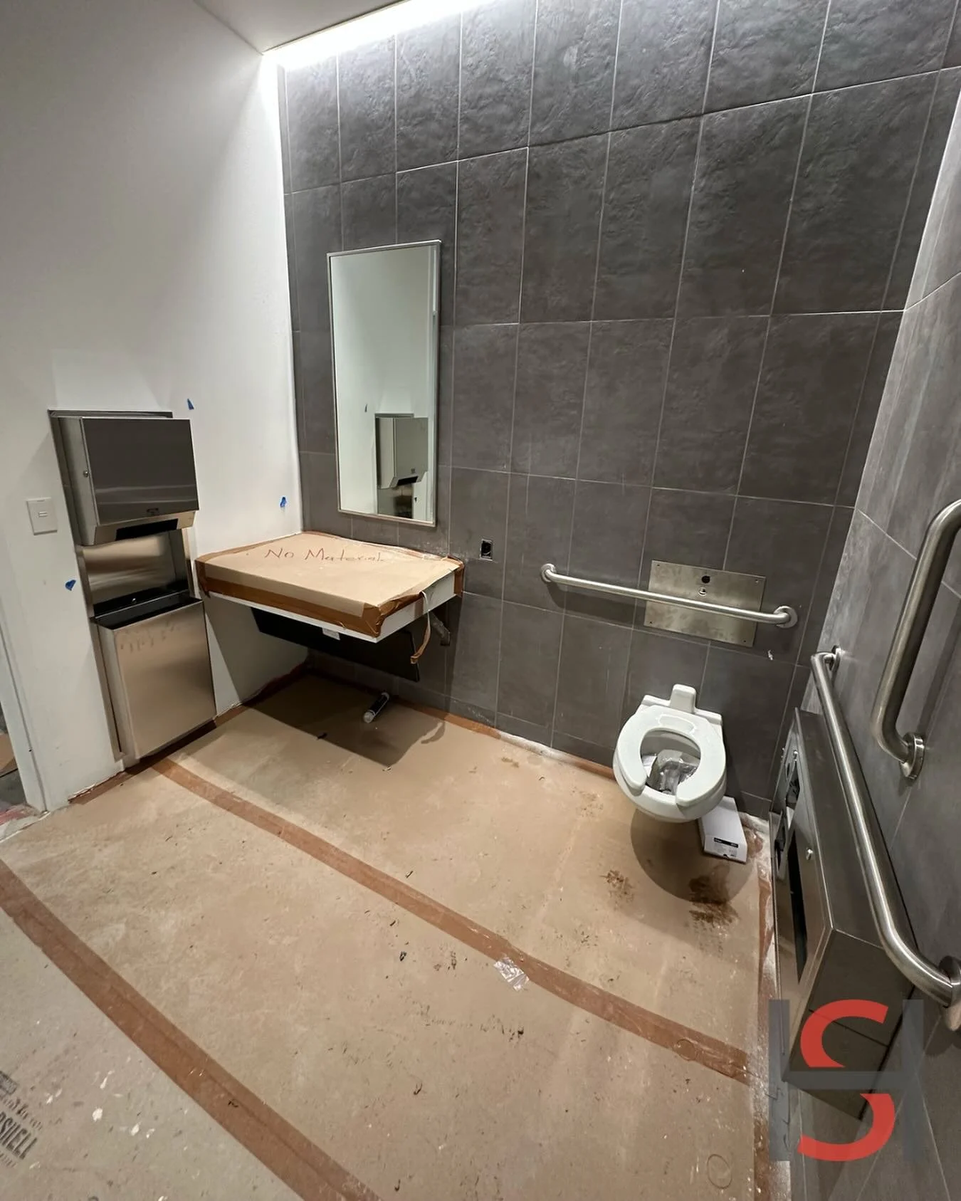 📍CoStar Richmond Campus - Div 10

If you&rsquo;ve been downtown lately, you know it&rsquo;s hard to miss CoStar&rsquo;s newest tower 👀 Anticipated to stand at 510 feet tall, it will be the tallest building in the state. Check out our latest work in