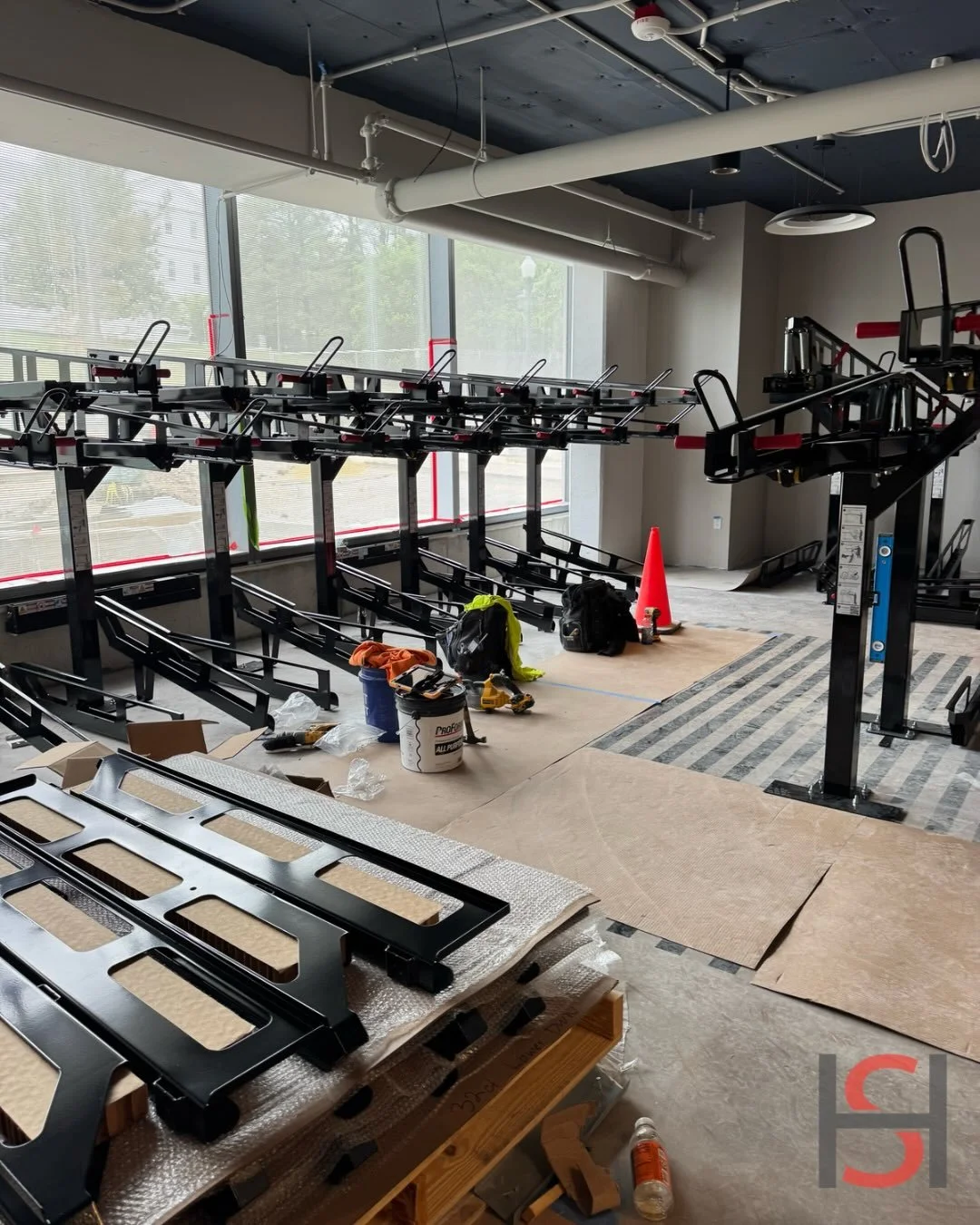 📍CoStar Richmond Campus - Div 10

Check out these Dero Decker bike racks! This two-tier system doubles capacity and holds bikes firmly in place 🚲 @derobikeracks 

Shout out to our installation team for their versatility 🙌