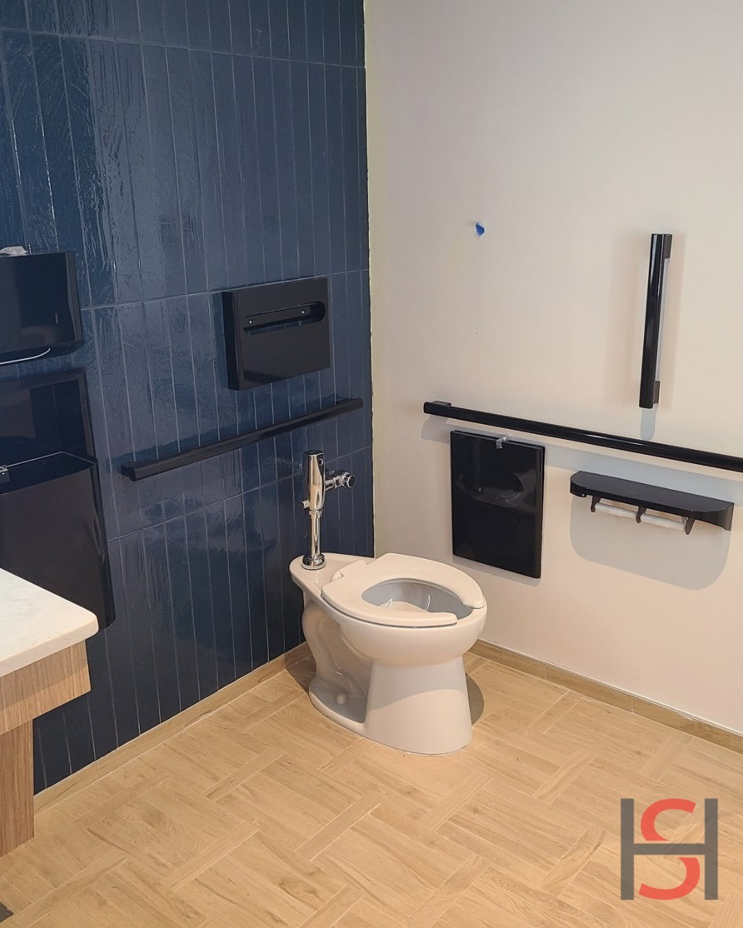 📍Pinnacle Financial - Division 8 + 10 @urbancoreconstruction

Beautiful finishes and work by our installation crew 😍 Welcome, Pinnacle, to RVA - hope you love your new office as much as we do!
