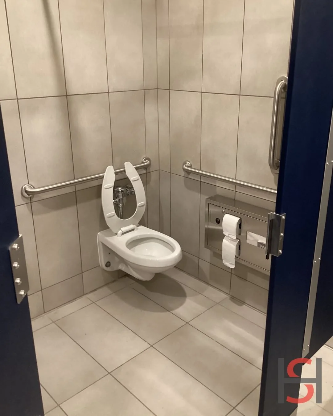 📍Virginia State University Magnolia Residence Hall - Div. 10 @sbbcc_va 

Toilet accessories, mirrors, toilet compartments, fire specialties, and corner guards furnished and installed by us in time for the fall semester!